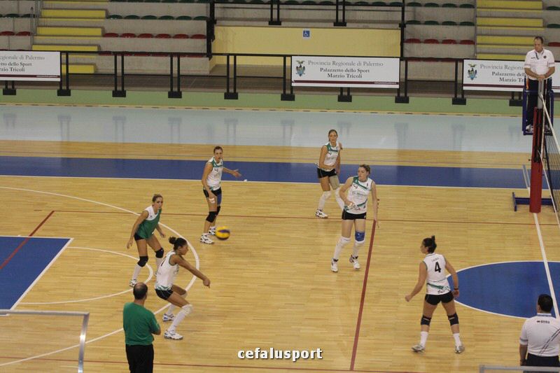 111030 volley 214_tn.jpg